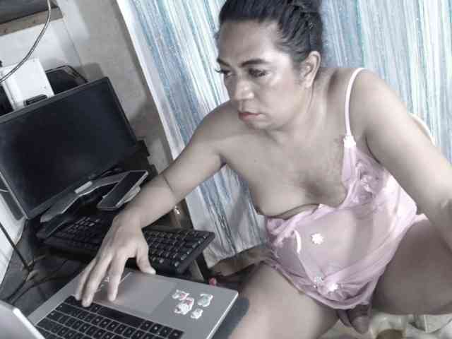 ALEZIAS23 Live Webcam on BongaCams