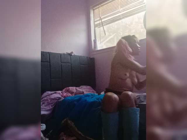 Dollyrose live cam on BongaCams
