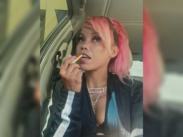 Dollyrose live cam on BongaCams