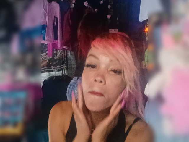 Dollyrose live cam on BongaCams