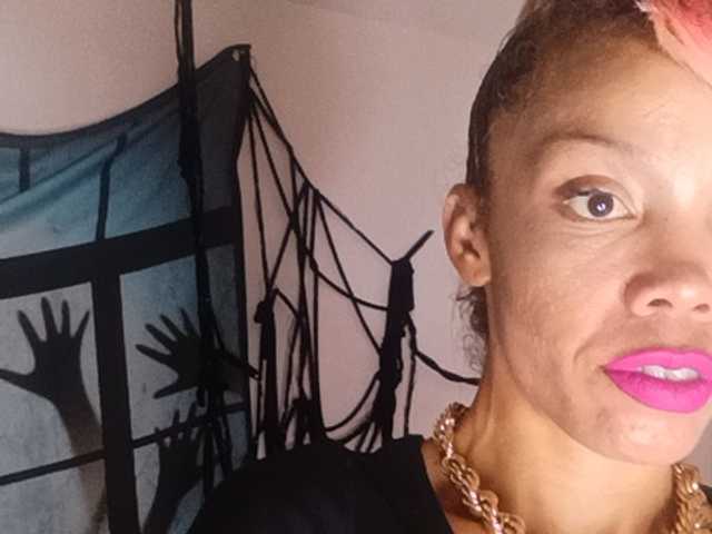 Dollyrose, live now on BongaCams