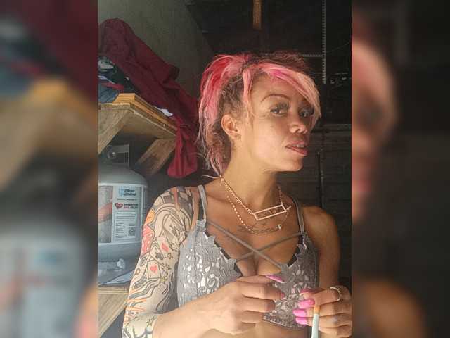 Dollyrose live cam on BongaCams