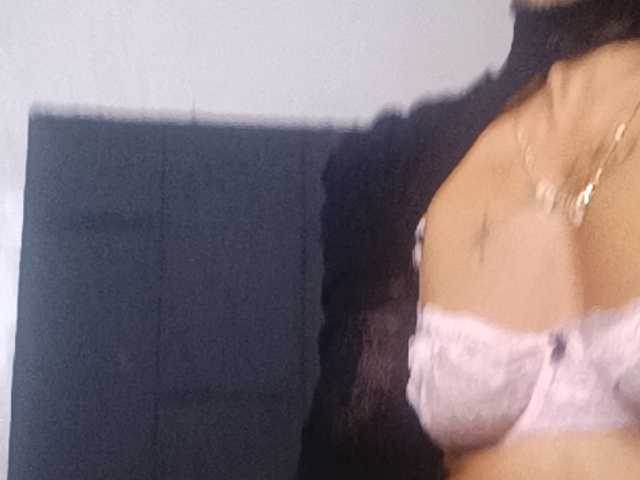 Dollyrose live cam on BongaCams
