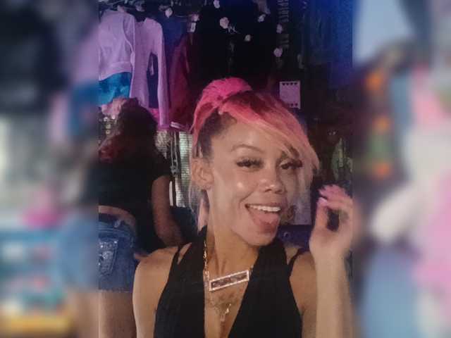 Dollyrose live cam on BongaCams
