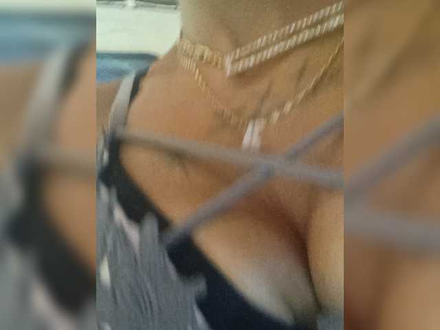 Dollyrose live cam on BongaCams
