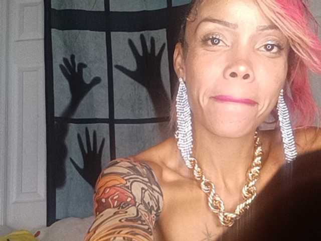 Dollyrose live cam on BongaCams