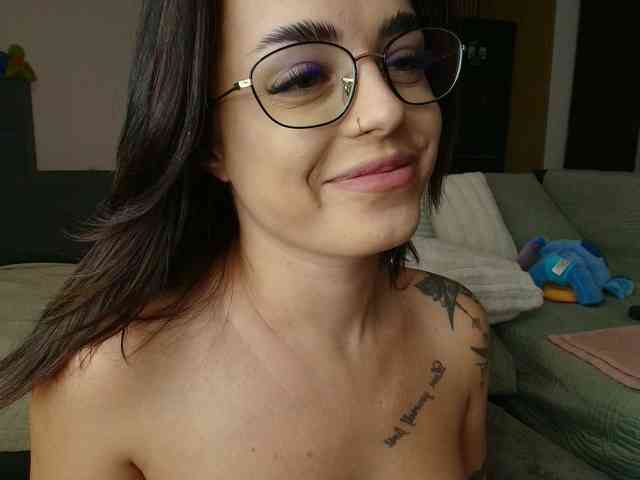 Perfect-moans's cam show statistics and live stream