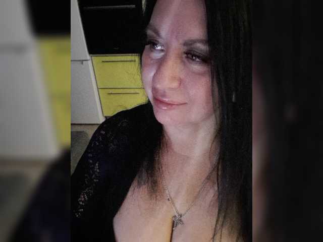 Nikoletta25 live cam preview