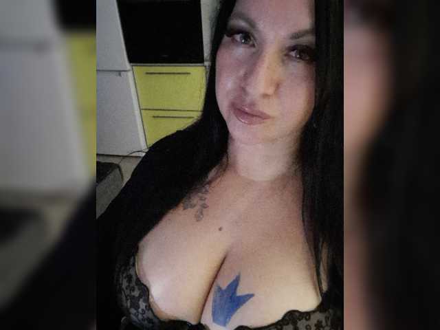 Nikoletta25 live cam on BongaCams