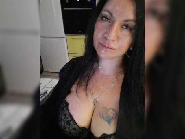 Nikoletta25