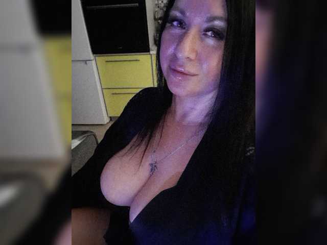 Nikoletta25 live cam preview
