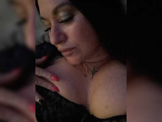 Nikoletta25 live cam on BongaCams