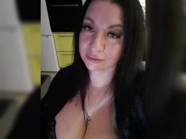 Nikoletta25 live cam on BongaCams
