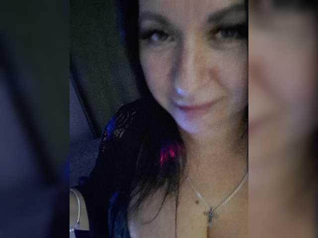 Nikoletta25 live cam preview
