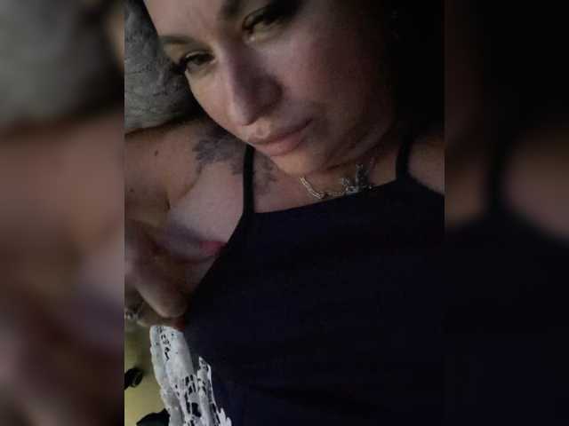 Nikoletta25 live cam on BongaCams