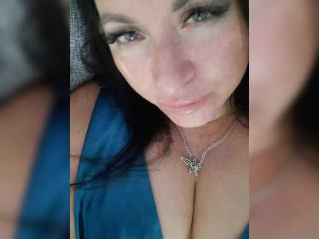 Nikoletta25 live cam on BongaCams