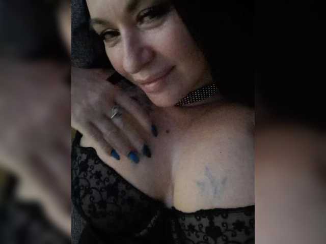 Nikoletta25, live now on BongaCams