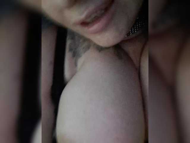 Nikoletta25, live now on BongaCams