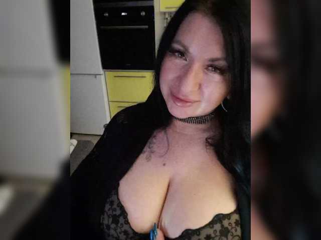 Nikoletta25