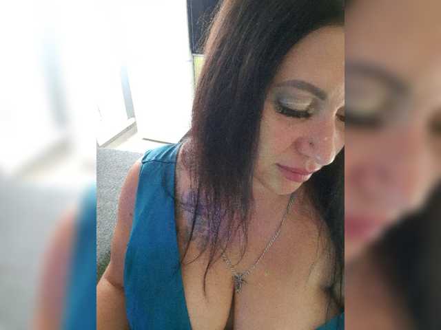 Nikoletta25 live cam on BongaCams