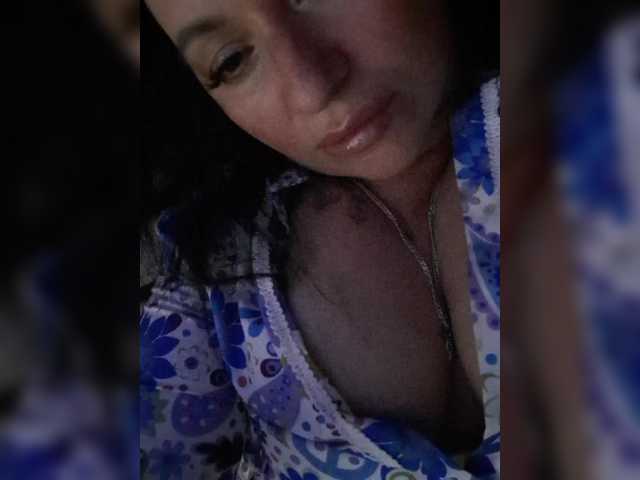 Nikoletta25 live cam on BongaCams