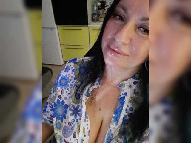 Nikoletta25