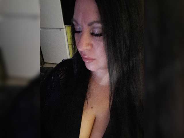 Nikoletta25, live now on BongaCams