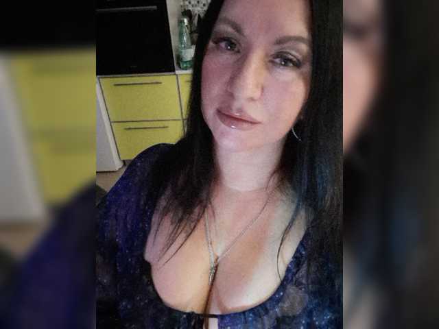 Nikoletta25 live cam on BongaCams