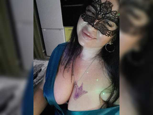 Nikoletta25 live cam on BongaCams