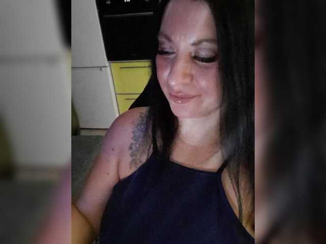 Nikoletta25 live cam on BongaCams