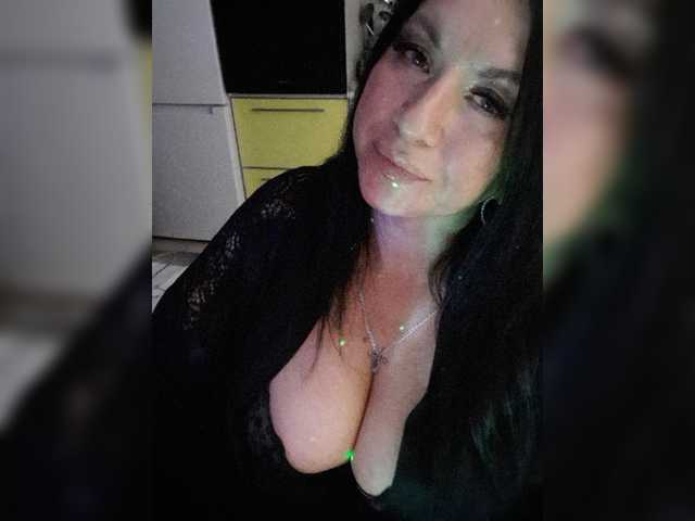Nikoletta25 live cam on BongaCams