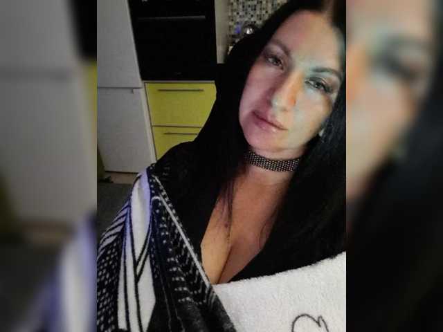 Nikoletta25 live cam on BongaCams