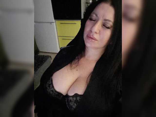 Nikoletta25, live now on BongaCams