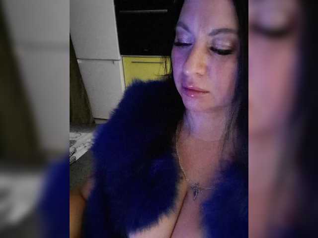 Nikoletta25 live cam preview