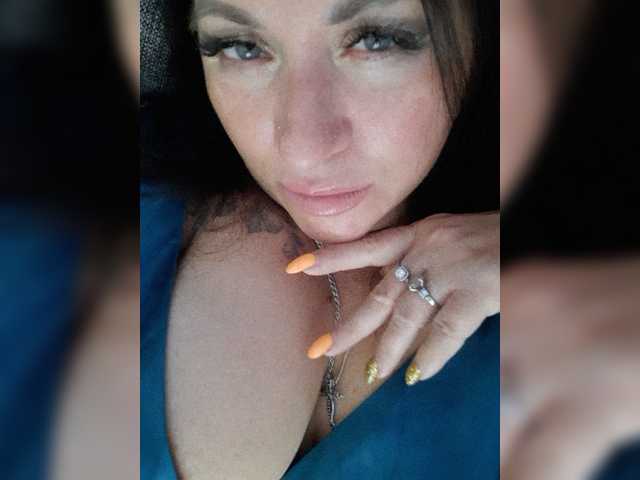 Nikoletta25 live cam