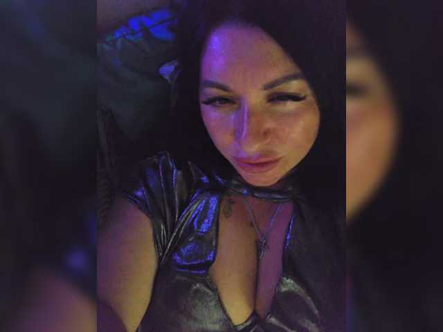 Nikoletta25 live cam on BongaCams
