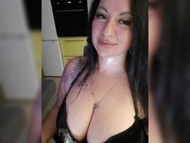 Nikoletta25