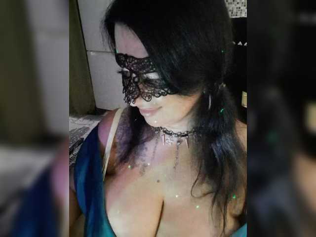Nikoletta25 live cam on BongaCams