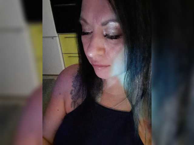 Nikoletta25 live cam on BongaCams