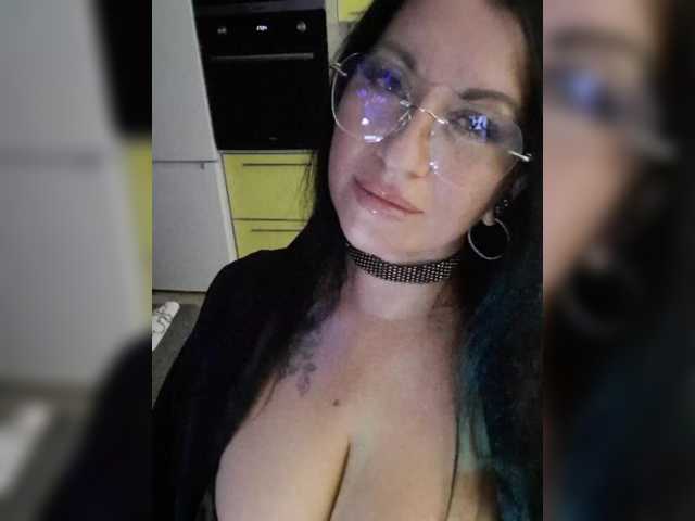 Nikoletta25