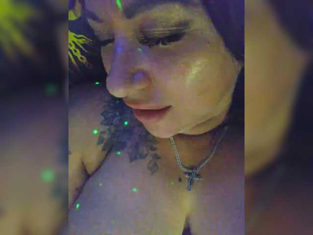 Nikoletta25 live cam on BongaCams