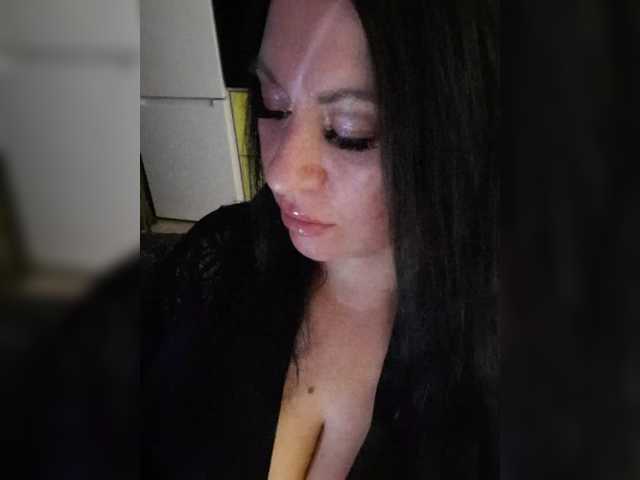 Nikoletta25, live now on BongaCams