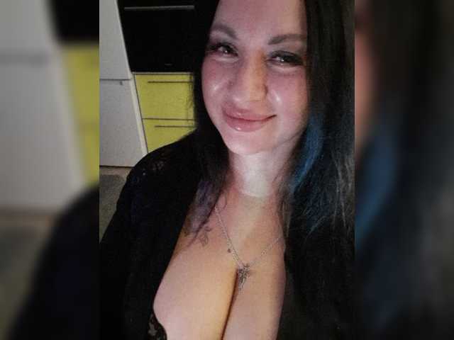 Nikoletta25 live cam preview
