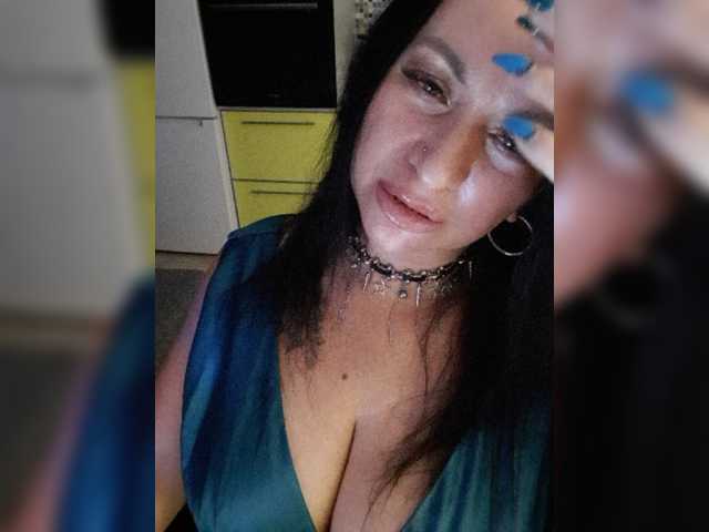 Nikoletta25 live cam on BongaCams