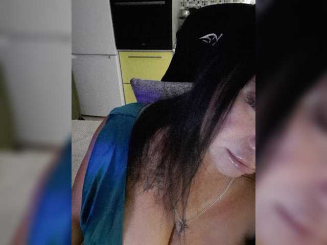 Nikoletta25