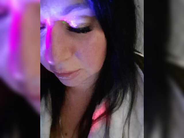 Nikoletta25 live cam preview