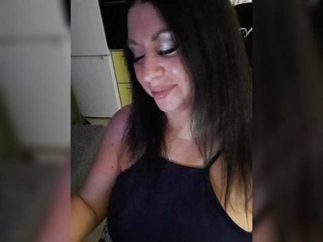 Nikoletta25 live cam on BongaCams