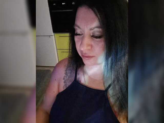 Nikoletta25 live cam on BongaCams