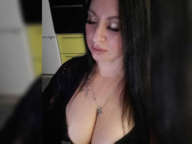 Nikoletta25, live now on BongaCams