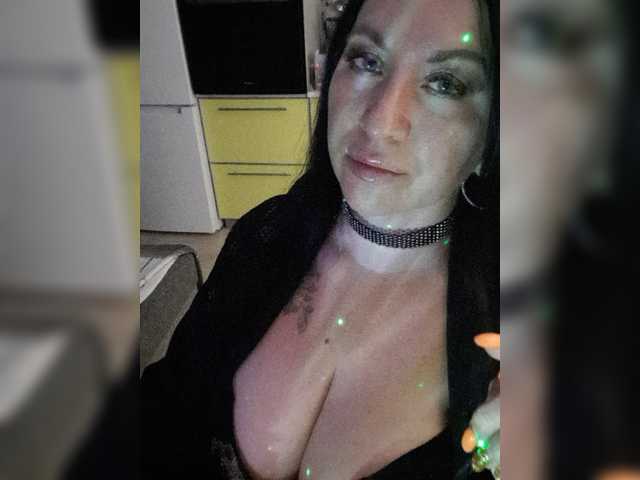 Nikoletta25 live cam on BongaCams